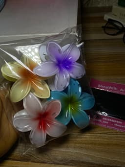 Flower claw clip